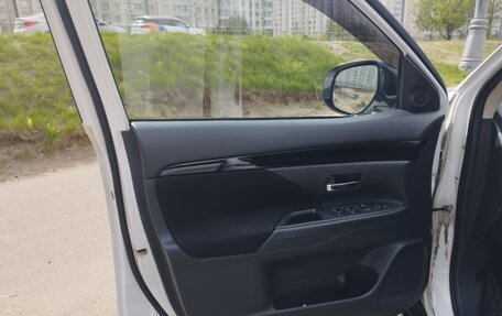 Mitsubishi Outlander III рестайлинг 3, 2018 год, 1 950 000 рублей, 15 фотография