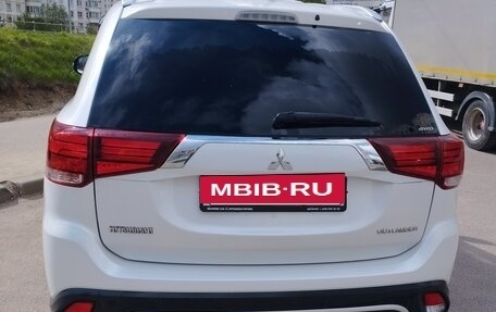 Mitsubishi Outlander III рестайлинг 3, 2018 год, 1 950 000 рублей, 6 фотография