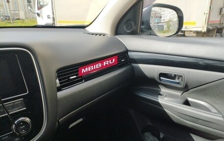 Mitsubishi Outlander III рестайлинг 3, 2018 год, 1 950 000 рублей, 16 фотография