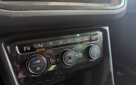 Volkswagen Tiguan II, 2018 год, 2 199 000 рублей, 13 фотография