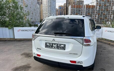 Mitsubishi Outlander III рестайлинг 3, 2013 год, 1 299 000 рублей, 4 фотография