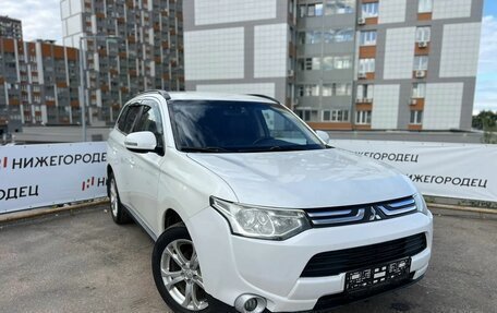 Mitsubishi Outlander III рестайлинг 3, 2013 год, 1 299 000 рублей, 2 фотография