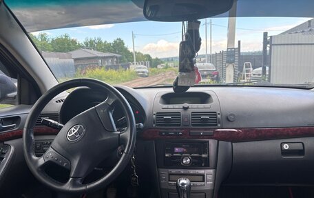 Toyota Avensis III рестайлинг, 2003 год, 650 000 рублей, 1 фотография