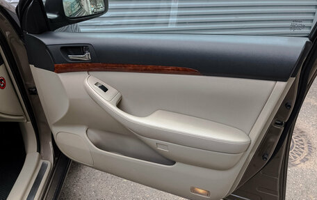 Toyota Avensis III рестайлинг, 2006 год, 800 000 рублей, 22 фотография