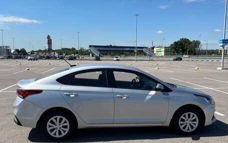 Hyundai Solaris II рестайлинг, 2017 год, 915 000 рублей, 4 фотография