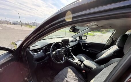 Toyota RAV4, 2021 год, 4 000 000 рублей, 3 фотография