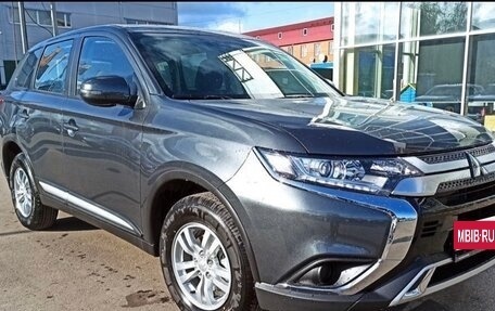 Mitsubishi Outlander III рестайлинг 3, 2020 год, 1 200 000 рублей, 1 фотография