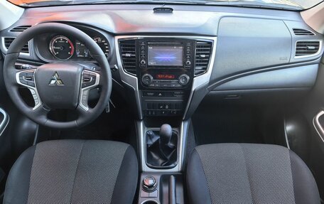 Mitsubishi L200 IV рестайлинг, 2019 год, 2 200 000 рублей, 6 фотография