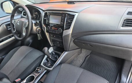 Mitsubishi L200 IV рестайлинг, 2019 год, 2 200 000 рублей, 10 фотография