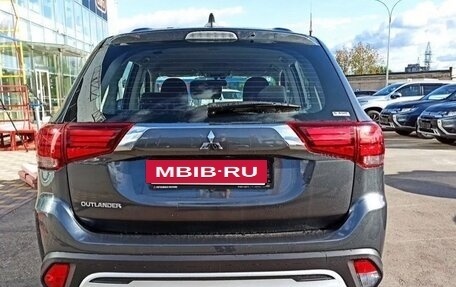 Mitsubishi Outlander III рестайлинг 3, 2020 год, 1 200 000 рублей, 2 фотография