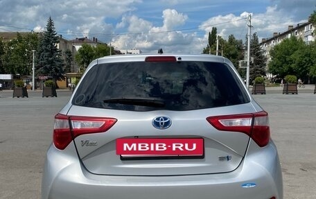 Toyota Vitz, 2017 год, 949 999 рублей, 3 фотография