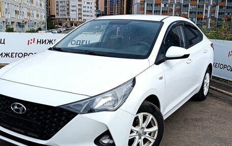 Hyundai Solaris II рестайлинг, 2021 год, 1 729 000 рублей, 2 фотография