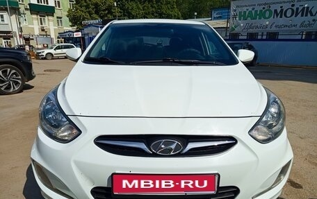 Hyundai Solaris II рестайлинг, 2013 год, 625 000 рублей, 1 фотография