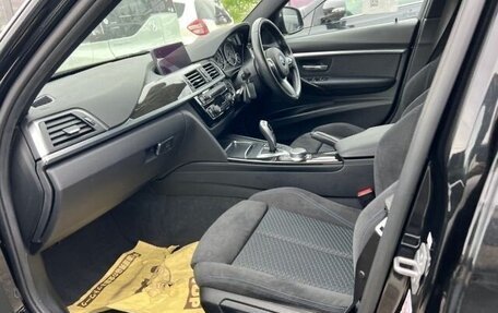 BMW 3 серия, 2017 год, 1 600 000 рублей, 39 фотография