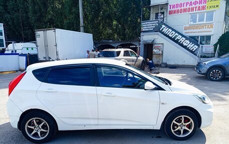 Hyundai Solaris II рестайлинг, 2013 год, 625 000 рублей, 3 фотография