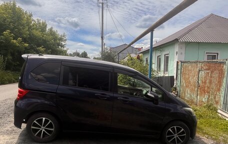 Honda Freed I, 2009 год, 750 000 рублей, 2 фотография