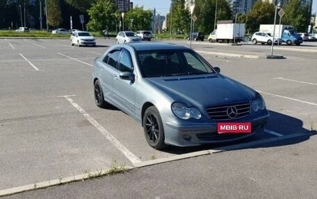 Mercedes-Benz C-Класс, 2004 год, 680 000 рублей, 1 фотография