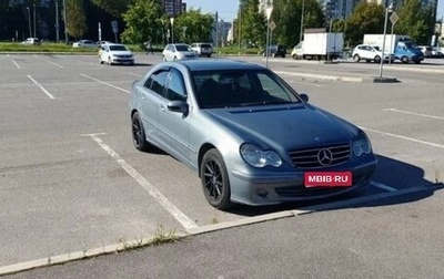 Mercedes-Benz C-Класс, 2004 год, 680 000 рублей, 1 фотография