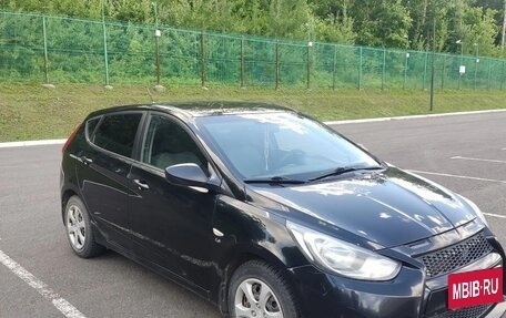 Hyundai Solaris II рестайлинг, 2013 год, 800 000 рублей, 2 фотография