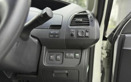 Nissan Serena IV, 2016 год, 1 650 000 рублей, 17 фотография