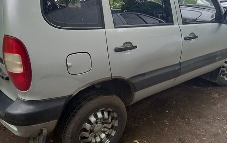 Chevrolet Niva I рестайлинг, 2003 год, 273 000 рублей, 8 фотография