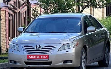 Toyota Camry, 2008 год, 590 000 рублей, 1 фотография