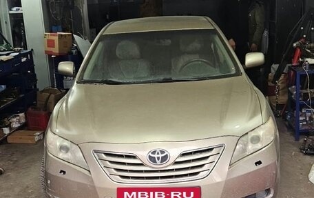Toyota Camry, 2008 год, 590 000 рублей, 2 фотография