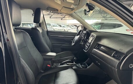Mitsubishi Outlander III рестайлинг 3, 2015 год, 1 699 000 рублей, 8 фотография