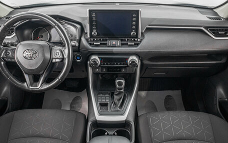 Toyota RAV4, 2021 год, 3 599 000 рублей, 10 фотография
