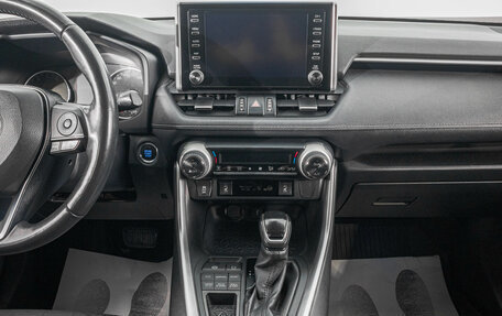 Toyota RAV4, 2021 год, 3 599 000 рублей, 18 фотография