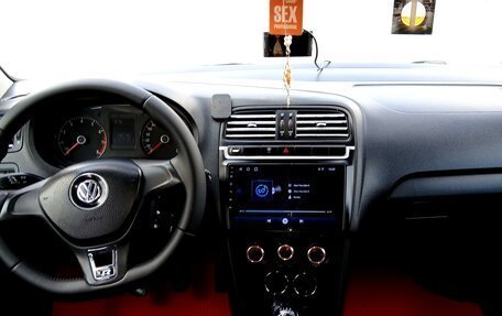 Volkswagen Polo VI (EU Market), 2018 год, 800 000 рублей, 18 фотография