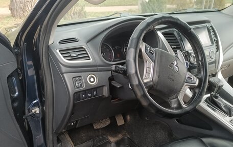 Mitsubishi Pajero Sport III рестайлинг, 2016 год, 2 100 000 рублей, 10 фотография