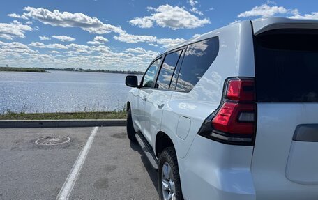 Toyota Land Cruiser Prado 150 рестайлинг 2, 2020 год, 4 500 000 рублей, 4 фотография