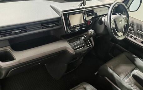 Honda Stepwgn IV, 2015 год, 2 045 000 рублей, 17 фотография