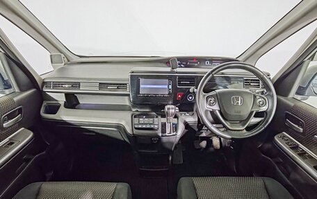 Honda Stepwgn IV, 2015 год, 2 045 000 рублей, 10 фотография