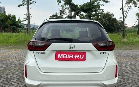Honda Fit, 2022 год, 1 035 000 рублей, 6 фотография