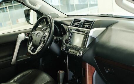 Toyota Land Cruiser Prado 150 рестайлинг 2, 2014 год, 3 103 000 рублей, 13 фотография