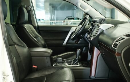 Toyota Land Cruiser Prado 150 рестайлинг 2, 2014 год, 3 103 000 рублей, 18 фотография