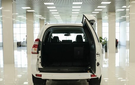 Toyota Land Cruiser Prado 150 рестайлинг 2, 2014 год, 3 103 000 рублей, 26 фотография