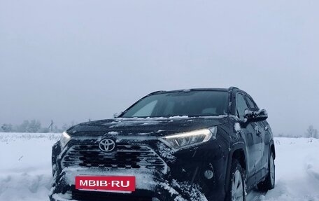 Toyota RAV4, 2021 год, 3 890 000 рублей, 7 фотография