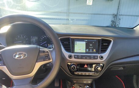 Hyundai Solaris II рестайлинг, 2018 год, 1 300 000 рублей, 5 фотография