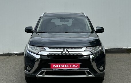 Mitsubishi Outlander III рестайлинг 3, 2020 год, 2 350 000 рублей, 2 фотография