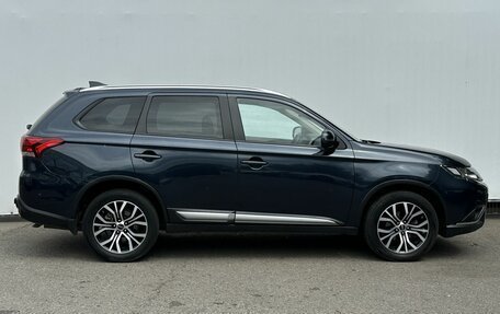 Mitsubishi Outlander III рестайлинг 3, 2020 год, 2 350 000 рублей, 4 фотография