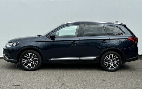 Mitsubishi Outlander III рестайлинг 3, 2020 год, 2 350 000 рублей, 8 фотография