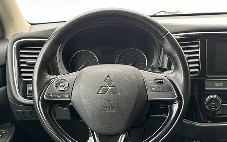 Mitsubishi Outlander III рестайлинг 3, 2020 год, 2 350 000 рублей, 12 фотография