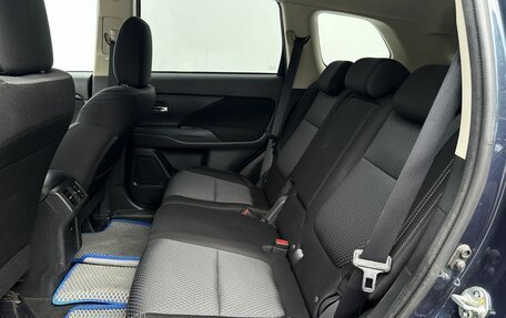 Mitsubishi Outlander III рестайлинг 3, 2020 год, 2 350 000 рублей, 10 фотография