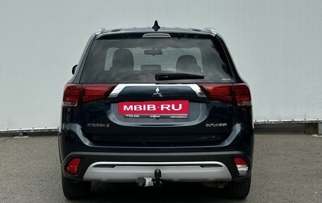 Mitsubishi Outlander III рестайлинг 3, 2020 год, 2 350 000 рублей, 6 фотография