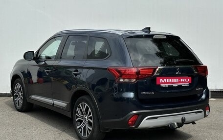 Mitsubishi Outlander III рестайлинг 3, 2020 год, 2 350 000 рублей, 7 фотография