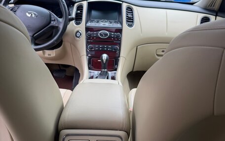Infiniti QX50 I рестайлинг, 2016 год, 1 990 000 рублей, 13 фотография
