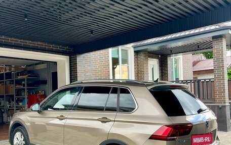 Volkswagen Tiguan II, 2018 год, 2 500 000 рублей, 4 фотография